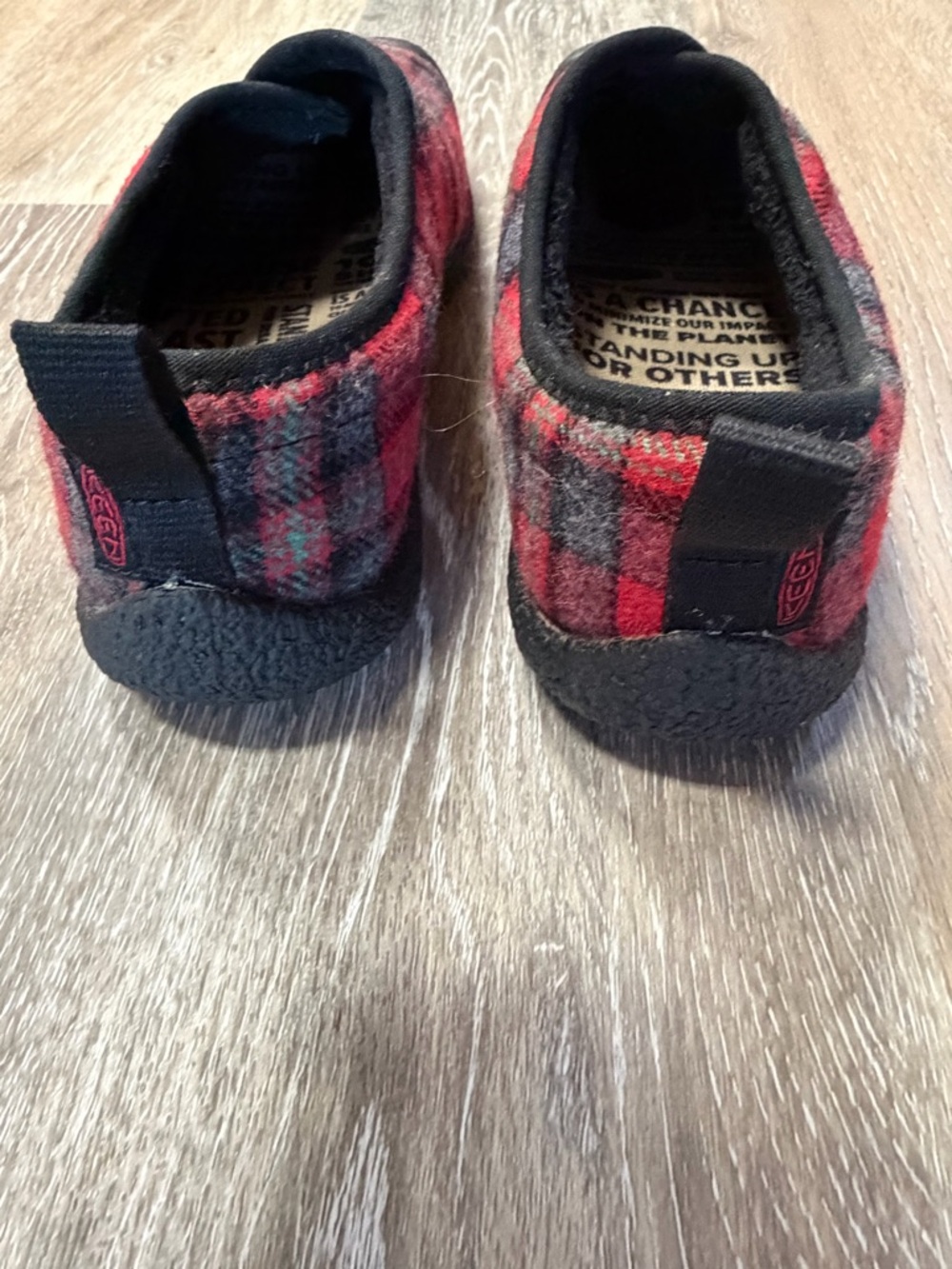 Keen Howser Slip-On Red Plaid Wrap Toe Shoes Slipper Womens Size 8 - Picture 4 of 9